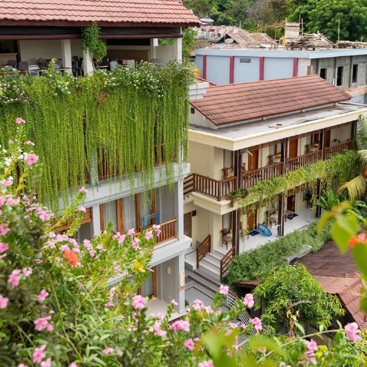 Komodo Lodge Labuan Bajo Buitenkant foto