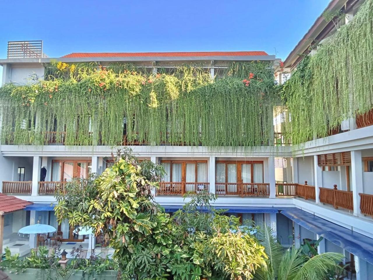 Komodo Lodge Labuan Bajo Buitenkant foto