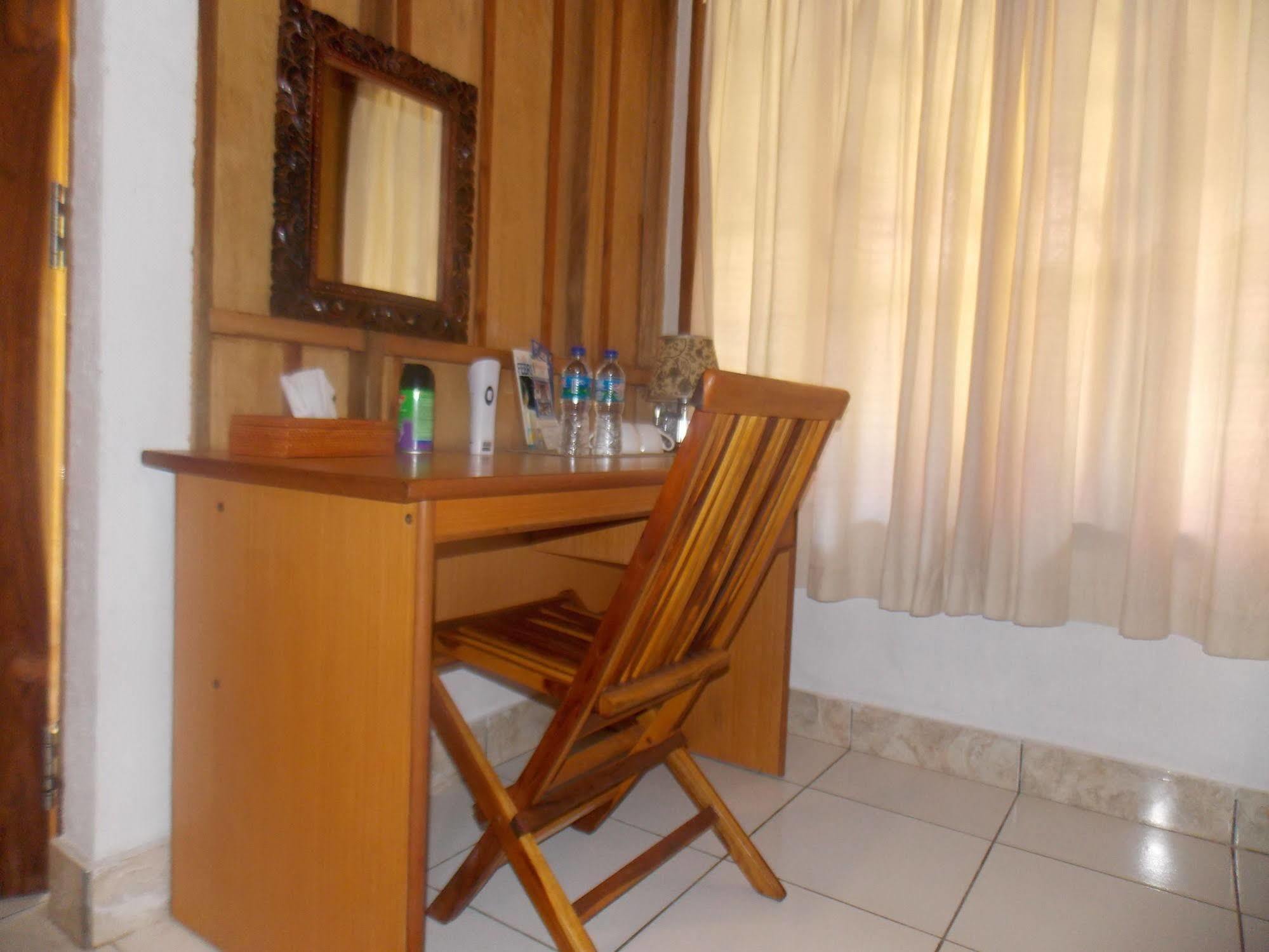 Komodo Lodge Labuan Bajo Buitenkant foto