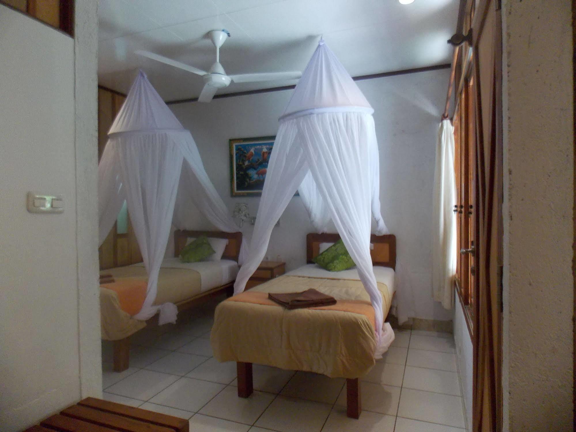 Komodo Lodge Labuan Bajo Buitenkant foto