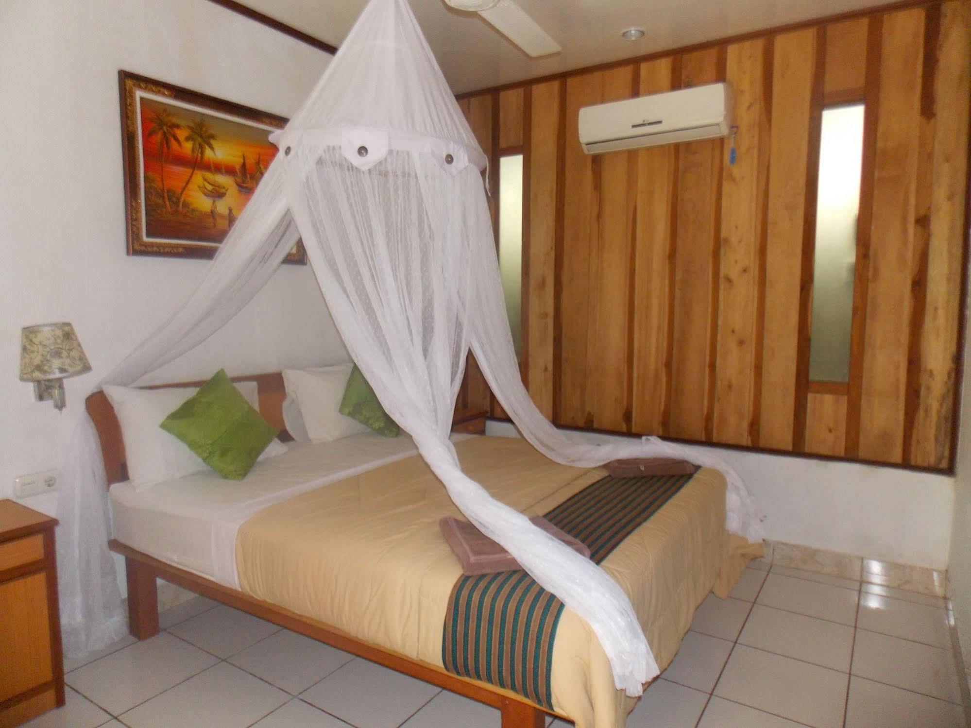 Komodo Lodge Labuan Bajo Buitenkant foto