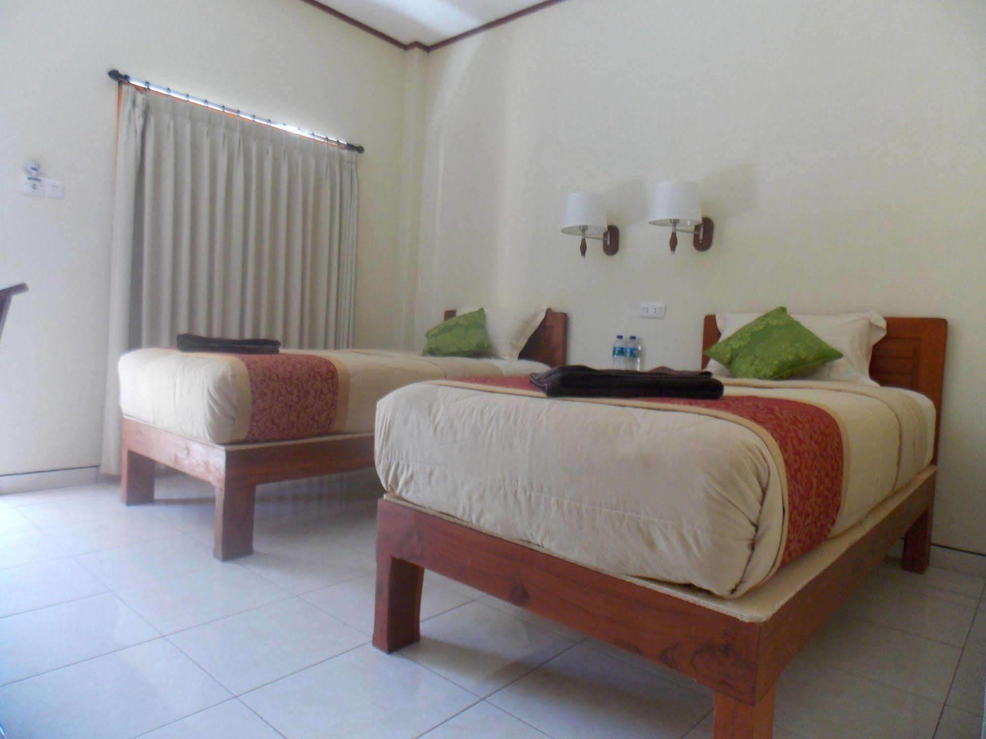 Komodo Lodge Labuan Bajo Buitenkant foto