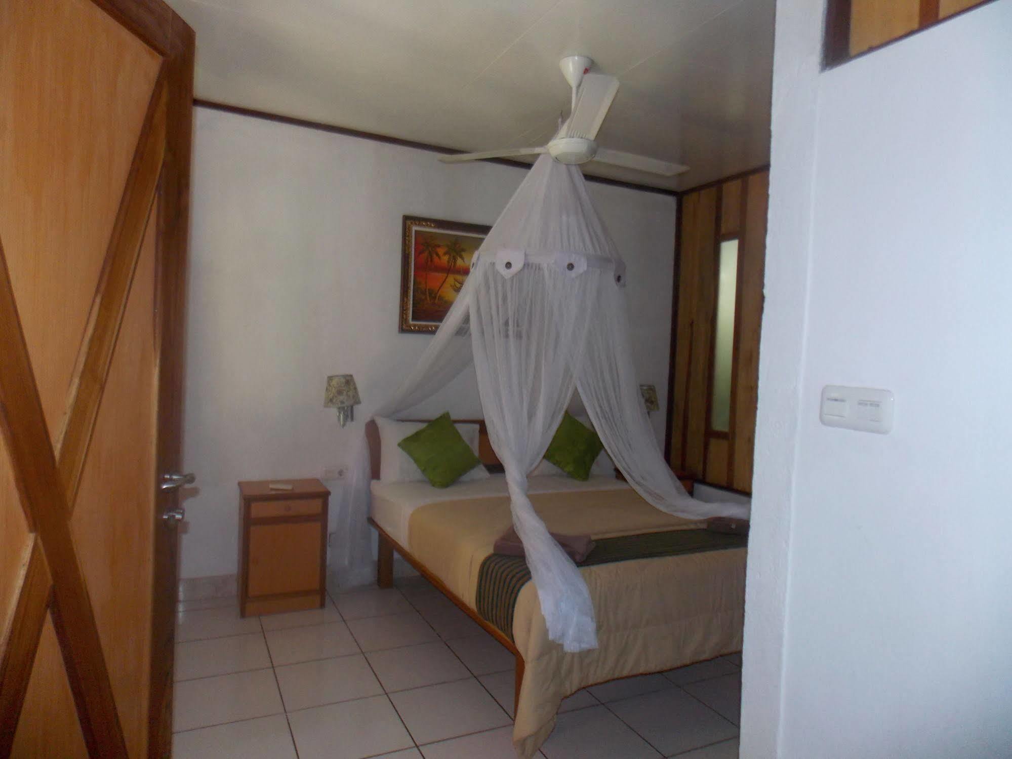 Komodo Lodge Labuan Bajo Buitenkant foto